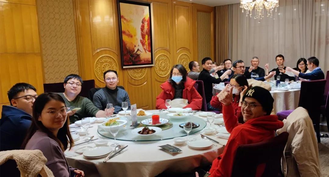齊心協(xié)力，乘風(fēng)破浪！聚集夢想，贏在未來！